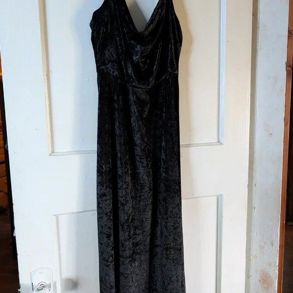 Velvet Dress - Picture 2 of 4